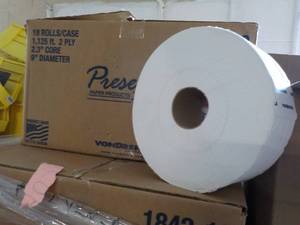 lot 268 image: Case of 18 Rolls 9 2 Ply Toilet Pa...
