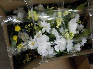 lot 271 image: Box of Artificial Flowers...