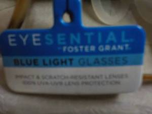 lot 311 image: 30 Pair Eyesential Foster Grant Blu...