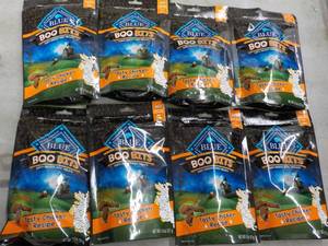 lot 320 image: 8 - 4.5 oz Bags Blue Boo Bits Dog T...