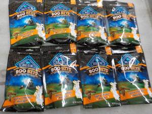 lot 321 image: 8 - 4.5 oz Bags Blue Boo Bits Dog T...