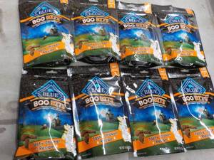 lot 322 image: 8 - 4.5 oz Bags Blue Boo Bits Dog T...