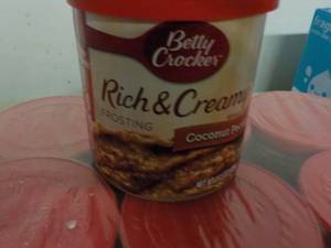 lot 375 image: 2 - 8 Packs Betty Crocker Coconut P...