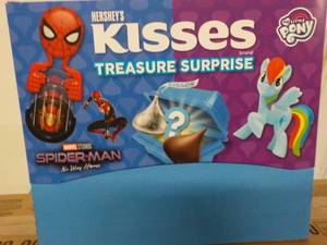 lot 376 image: 2 - 80 ct Boxes Hersheys Kisses Tr...