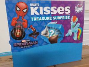 lot 378 image: 2 - 80 ct Boxes Hersheys Kisses Tr...