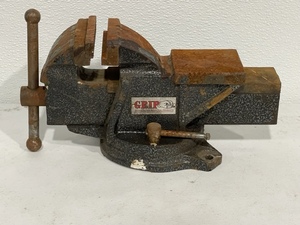 lot 19 image: Bench Vise