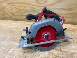 lot 37 image: MILWAUKEE M18 18V Lithium-Ion Cordless 6-12 in. Circular Saw (Tool-Only)