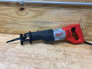 lot 42 image: MILWAUKEE 12 Amp 1-18 in. Stroke SAWZALL Reciprocating Saw