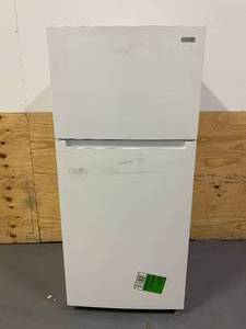 lot 84 image: VISSANI 18 cu. ft. Top Freezer Refrigerator DOE in White