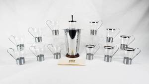 lot 1 image: Beautiful 1950s The Vintage Beverage Chiller Glacier Ware by Aldco, Inc and 12 Glasses with Removable Handles