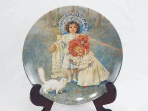lot 46 image: Set of 2 Vintage 1982 Maud Humphrey Proofing Test Collector Plates