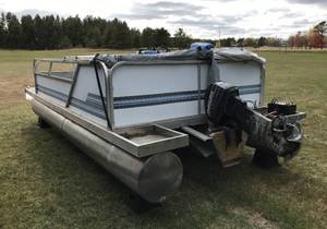 1990 20 Private Island Pontoon
