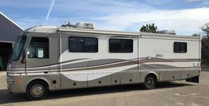 1999 Pace-Arrow Vision by Fleetwood