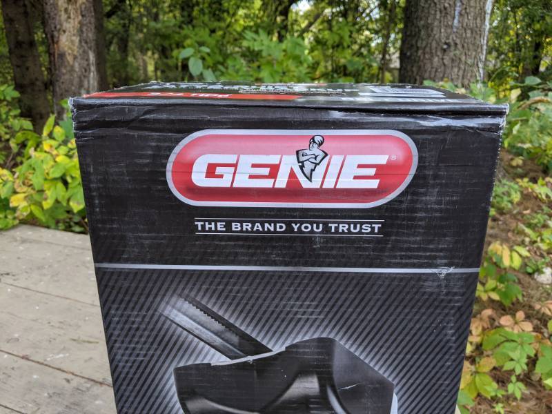 lot 35A image: Brand New Genie QuietLift 750 34 HPc Ultra-Quiet Belt Drive Garage Door Opener 