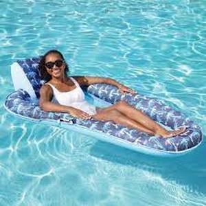lot 20 image: Aqua Luxury 5ft 8 Inflatable Pool Lounger