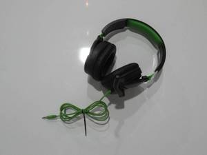lot 16 image: Recon 70 Headset - Black & Green