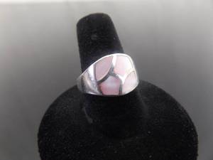 lot 64 image: .925 Sterling Silver Inlayed Pink Mother of Pearl Ring Size 8