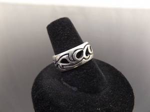 lot 74 image: .925 Sterling Silver Celtic Design Ring Size 8