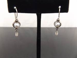 lot 96 image: .925 Sterling Silver Mother of Pearl Latch Hook Earrings