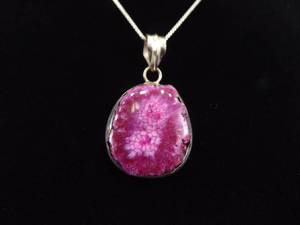lot 6 image: .925 Sterling Silver Pink Crystal Agate Pendant Necklace
