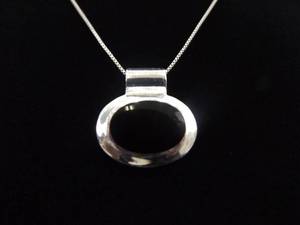 lot 16 image: .925 Sterling Silver Inlayed Black Onyx Pendant Necklace
