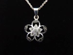 lot 22 image: .925 Sterling Silver Art Nouveau Snowflake Flower Pendant Necklace