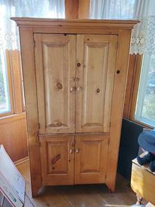 TV Armoire Hutch