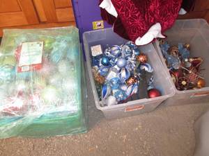Totes and storage drawers with a la...