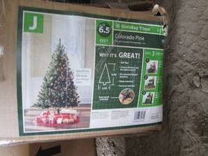 6.5ft artificial Colorado Pine Pre-...