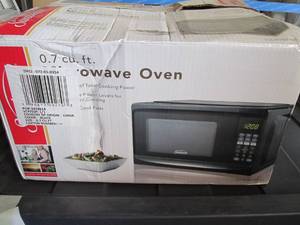 0.7cu.ft. Sunbeam Countertop Microw...