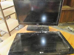 (2) LG 26 flat screen TV sets unt...