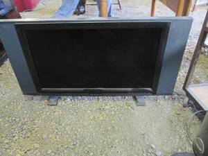 Syntax 32 flat screen TV with LCD ...