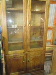 Wooden Buffet Hutch with 2-upper gl...