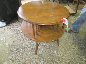 Round wooden side spindle display s...