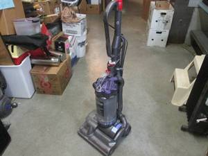 lot 1 image: (RMBC) Dyson DC 28 Upright Vacuum C...