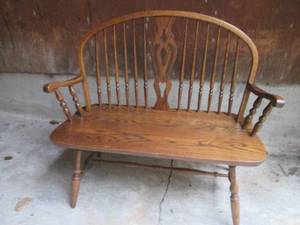 lot 9 image: (UD1) Wood Hall Bench with Curved B...