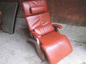 lot 10 image: (UD1) Zero Gravity Chair Human Touc...
