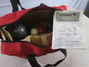 lot 19 image: (EC1) Sportcraft Bocce Ball Set wit...