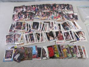 lot 23 image: (EC1) Large Lot of Assorted Basketb...