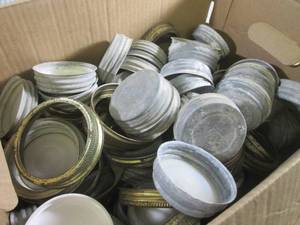 lot 68 image: (F-1) Box Full of Vintage Mason Jar...