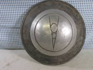 lot 52 image: (EC1) Vintage V8 Hub Cap Hubcap 12 ...