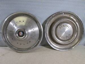lot 53 image: (CS) Vintage Pontiac and Buick Hub ...