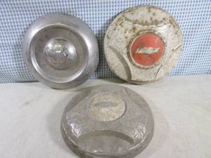 lot 55 image: (CS) 3 Vintage Hub Caps Hubcaps...
