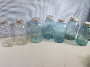lot 64 image: (RM5) 7 Vintage Mason Jars with Lid...