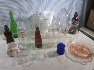 lot 67 image: (RM3) Assorted Vintage Bottles Jugs...