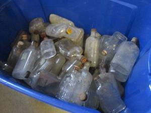 lot 70 image: (FS) 40 Gallon Tote Half or Better ...