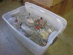 lot 71 image: (FS) 70 Qt Tote with Cover Full of ...