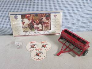 lot 73 image: (EC1) MN Twins Kirby Puckett Collec...