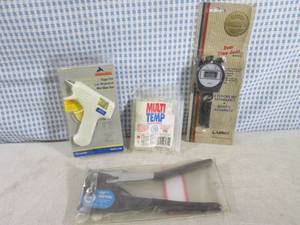 lot 175 image: (BS) Hot Glue Gun with Bag of Glue ...
