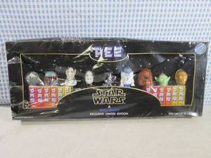 lot 212 image: (RM1) Star Wars PEZ Dispenser Set ...